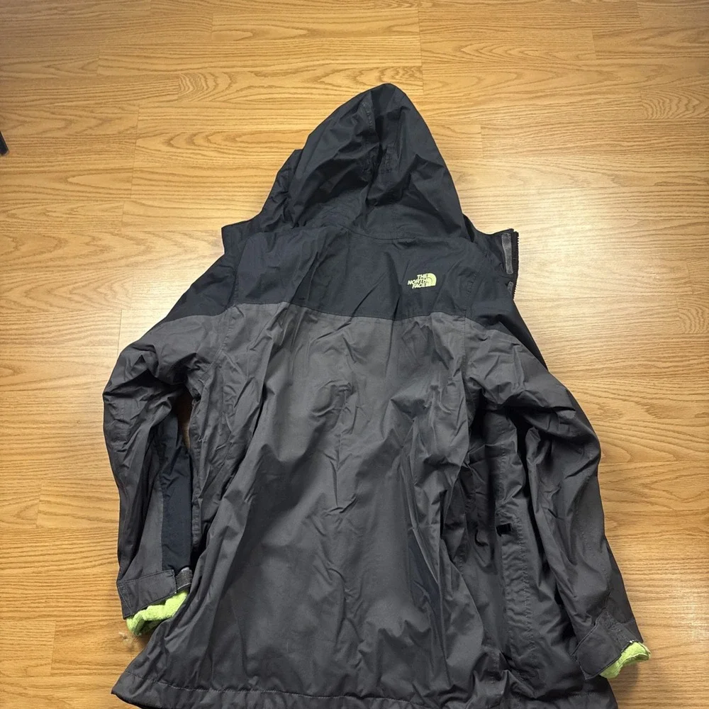 The North Face Boy's  Jacket Waterproof HyVent Sz Large